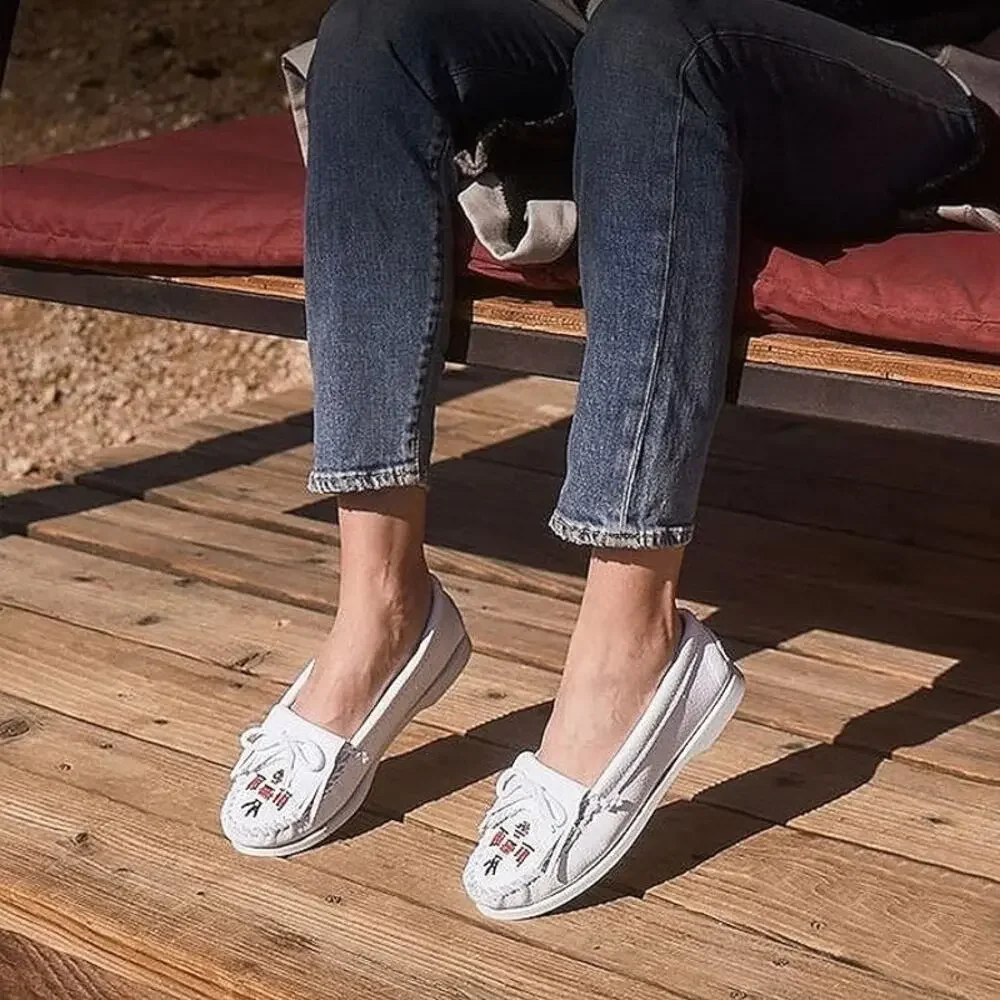 NIB Minnetonka 9 Thunderbird Boat Moccasin Flats Loafers White Smooth Leather - Picture 2 of 11